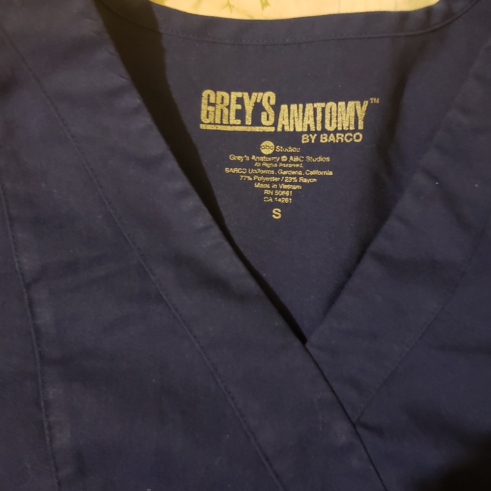 XS Greys anatomy scub top